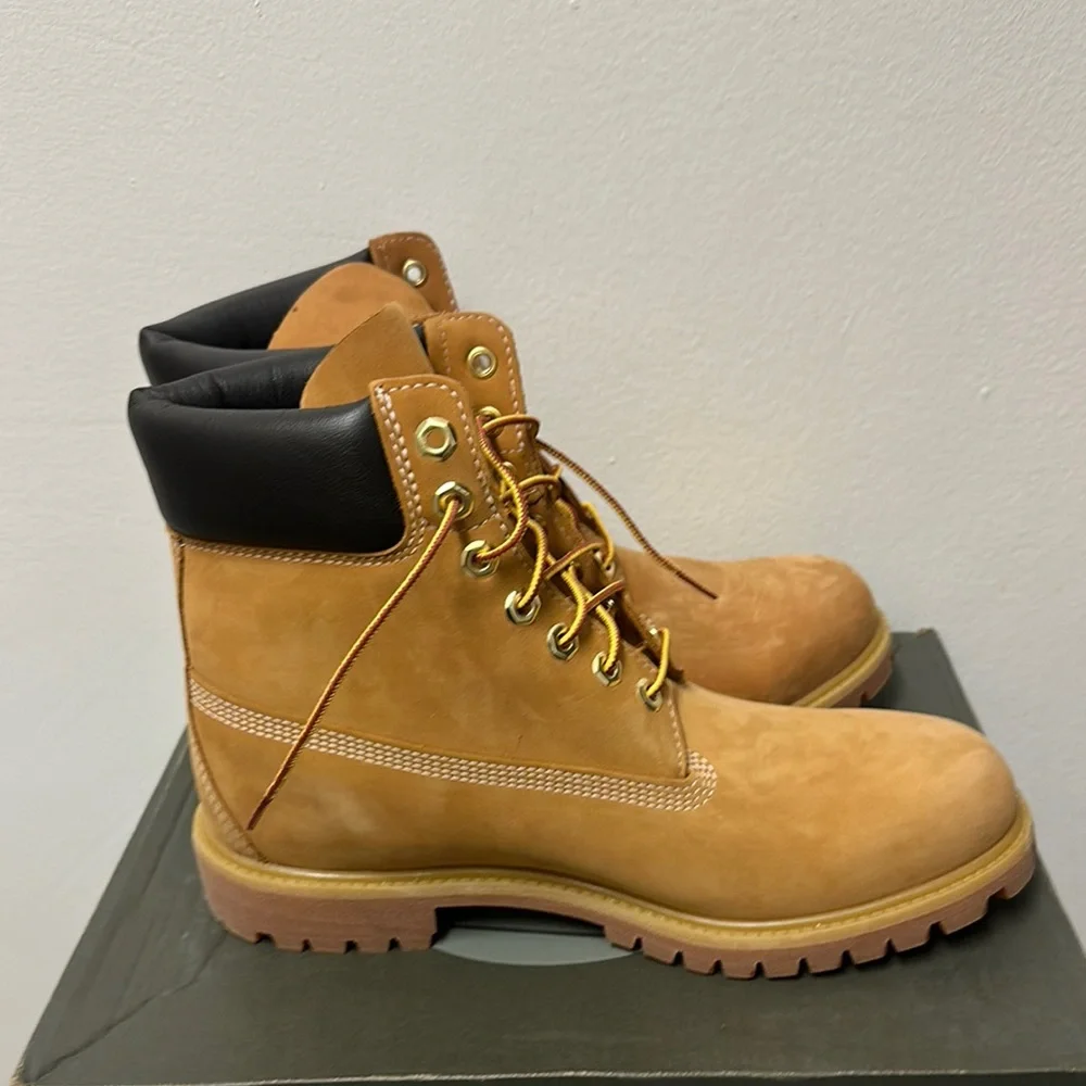 HOST PICK 🎁🎁🛍️ Timberland Tan and Black Ankle Boots with Nubuck Leather. - Picture 5 of 12